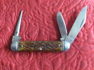 ULSTER 3 bl Stock Knife w/jigged bone scales. UNSHARPENED