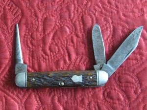 ULSTER 3 blade stock knife w/jigged bone scales.