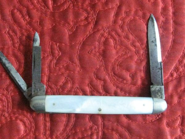 ULSTER 3 bl Whittler w/pearl scales. UNSHARPENED