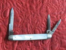 ULSTER 3 bl Whittler w/pearl scales. UNSHARPENED