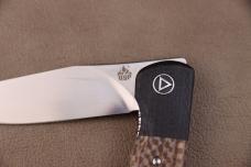 QSP Gannet - 3.25" 154CM, Tan Micarta/Red CF Folding QS137B