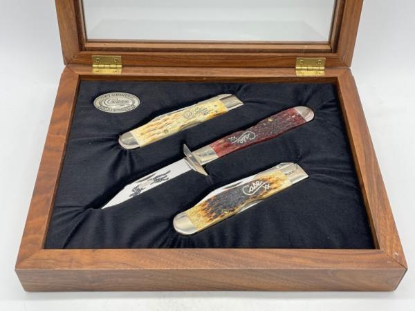 2002 W.R. CASE & SONS (CASE XX) Ltd. Ed. Cheetah Set of 3 (1/500) w/ OMP Display 2002 W.R. CASE & SONS (CASE XX) Ltd. Ed. Cheetah Set of 3 (1/500) w/ OMP Display
