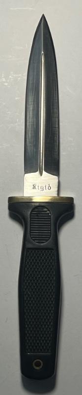 Rigid boot knife dagger