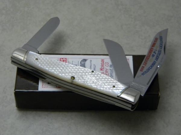 Schatt & Morgan Pearl 043150 Reverse Gunstock Trapper Knife "KY Cutlery Association" c.2005 NIB Schatt & Morgan Pearl 043150 Reverse Gunstock Trapper Knife "KY Cutlery Association" c.2005 NIB