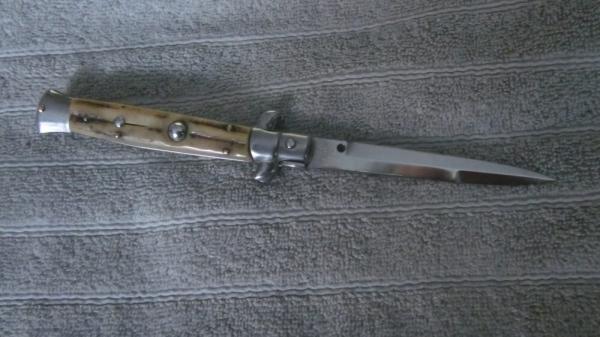 New 1990's Renzo Beltrame 9" stag horn Italian Stiletto New 1990's Renzo Beltrame 9" stag horn Italian Stiletto