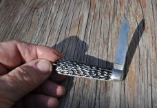 Boy's Knife Jigged Metal Handle IK Co, USA Imperial Bail 1/2 Stop Little Use Tight Loud Bite YouSnap