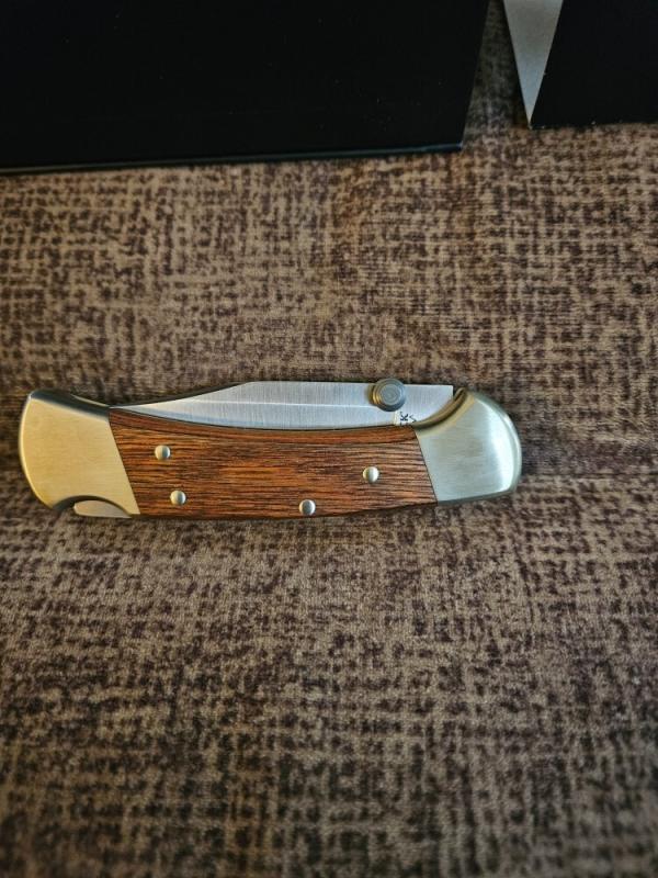 Buck 112 Walnut scales 