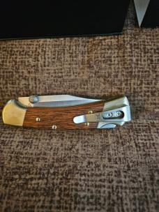 Buck 112 Walnut scales 