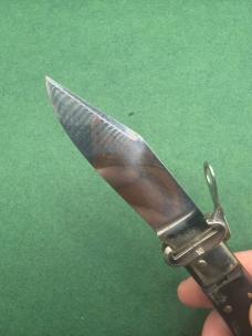 Deer foot fulcrum release switchblade