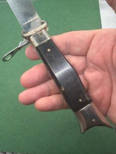 Deer foot fulcrum release switchblade