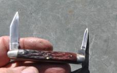 Robeson Suredge 622319 Jigged Red Bone 3" Closed Tight Factory Snap Not Mint Scarce Knife