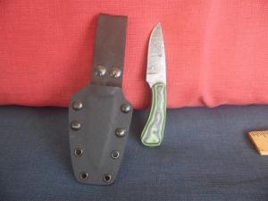CUSTOM hand made USA DAMASCUS SHEATH KNIFE HAS LOCKING SHEATH 5" OVERALL UNUSED