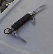 Boy Scout Camillus 1950's Jigged Blue Delrin 3 Blades Bail Used Brass Liners Nickel Bolsters
