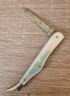 2 3/4" Vintage Argyle Cutlery Lady Leg knife, Nice MOP scales