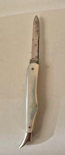 2 3/4" Vintage Argyle Cutlery Lady Leg knife, Nice MOP scales
