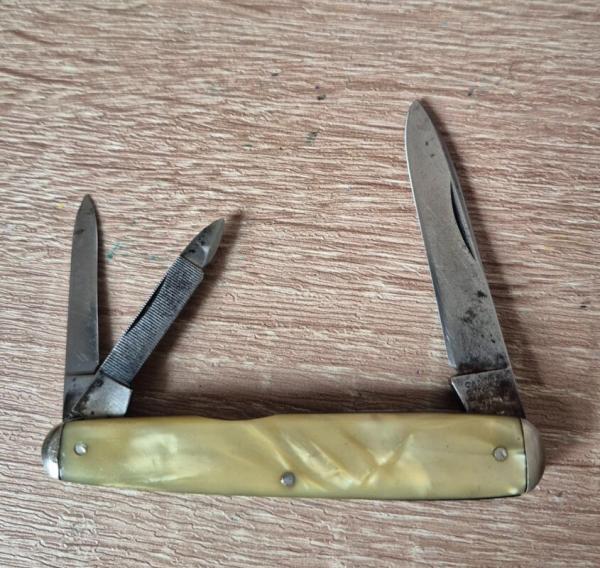 3 1/8" Vintage Whittler Knife, Camillus Cutlery Co., Camillus, NY, USA, c.1930s–1940s 3 1/8" Vintage Whittler Knife, Camillus Cutlery Co., Camillus, NY, USA, c.1930s–1940s