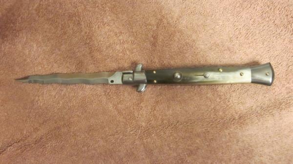 New Frank Beltrame 11" Brazilian horn Italian Kriss blade. Defect - Hair trigger READ New Frank Beltrame 11" Brazilian horn Italian Kriss blade. Defect - Hair trigger READ
