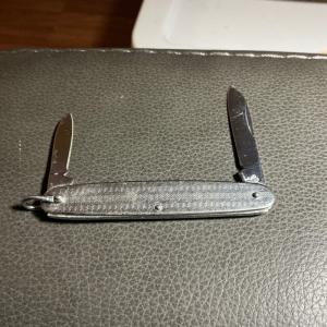 RICHARDS OF SHEFFIELD PEN KNIFE 2 BLADES ROSE ON TANG  