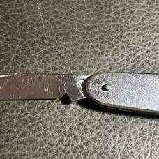 RICHARDS OF SHEFFIELD PEN KNIFE 2 BLADES ROSE ON TANG . 