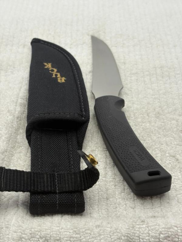 Buck Made In USA 1995 Model 470 Fixed Blade Sheath Knife (27) Buck Made In USA 1995 Model 470 Fixed Blade Sheath Knife (27)