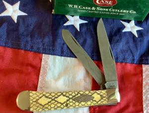 2005 Case xx (Mdl# 6254 D) Trapper w/ Great Snakeskin Bone Handles & Damascus Blades. NOS