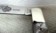 1985 PEARL 5" COKE BOTTLE FOLDING KABAR USA MINT COLLECTORS CLUB KNIFE HAS MAN FIGHTS BEAR SHIELD 