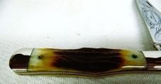 1981 STAG COKE BOTTLE STAG FOLDING KABAR USA MINT COLLECTORS CLUB KNIFE FROM WALL DISPLAY