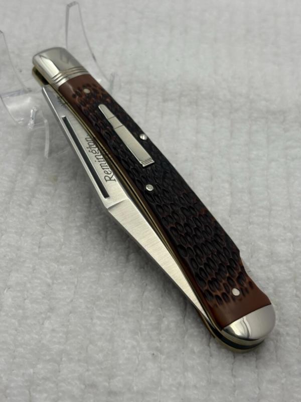Remington USA 1992 Bullet Knife R1253 Single Blade Folding Lockback "The Guide" (120) Remington USA 1992 Bullet Knife R1253 Single Blade Folding Lockback "The Guide" (120)