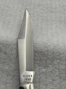Remington USA 1992 Bullet Knife R1253 Single Blade Folding Lockback "The Guide" (120)