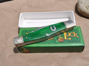 RR Large Moose Irish Green Bone 4 14quot Closed NOS Fancy Bolsters Shield Frosted Blade Original Box