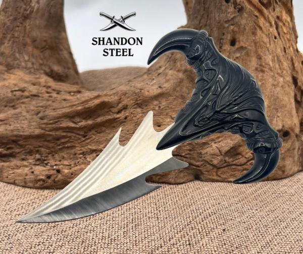 United Dragon Tooth Dagger Overall Length 6-3/8" With Sheath New in Box UC1148 United Dragon Tooth Dagger Overall Length 6-3/8" With Sheath New in Box UC1148