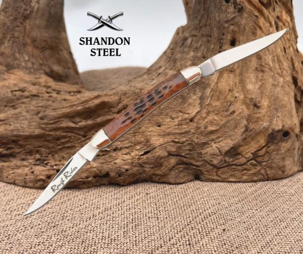 ROUGH RIDER RR183 MINI MUSKRAT Amber Jigged Bone pocket knife / bail 2" closed ROUGH RIDER RR183 MINI MUSKRAT Amber Jigged Bone pocket knife / bail 2" closed