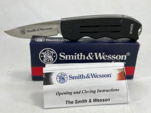 SMITH amp WESSON USA SW1300 Black Twist Drop Point Automatic 01403 w OMP Box