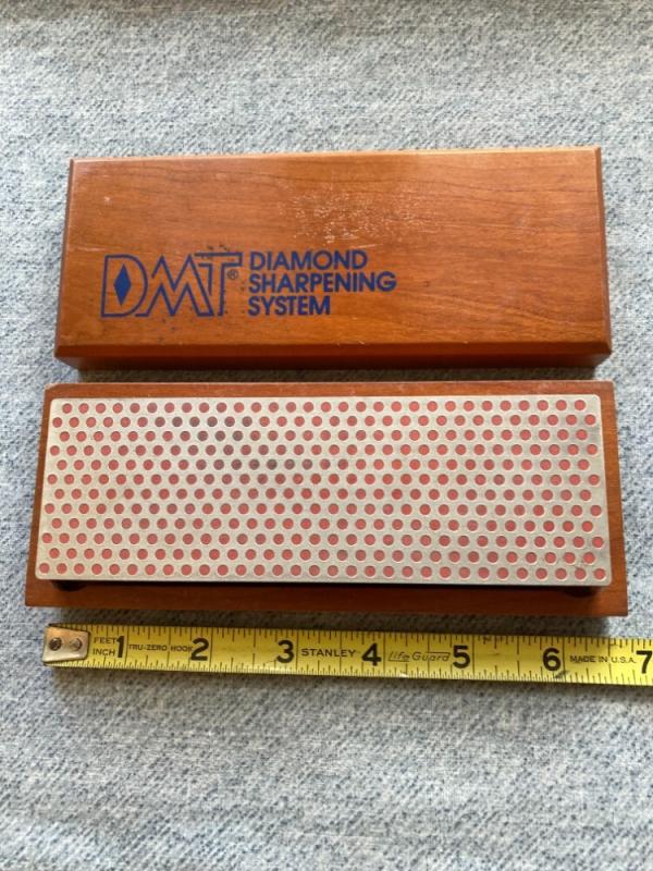 Vintage, DMT - DIAMOND KNIFE SHARPENING SYSTEM - Red/Fine, Original Wood Box Vintage, DMT - DIAMOND KNIFE SHARPENING SYSTEM - Red/Fine, Original Wood Box