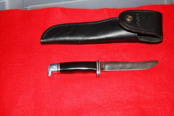 Vintage Buck 105 Knife w box and papers. NIB Pre 1986 Beige Box Vintage Buck 105 Knife w box and papers. NIB Pre 1986 Beige Box