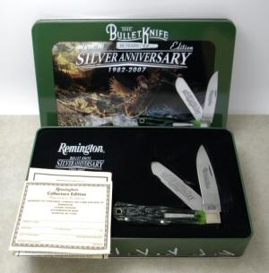 Remington USA R1123 2007 25th Anniversary Green Bone Silver Bullet Trapper Knife in Tin
