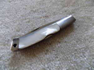 Pre-Owned Frost (Cutlery "The Deuce" pearl Lockback knife