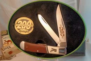 Remington 200th Anniversary quotTRAPPER KNIFEquot MINT in Beautiful Tin Display