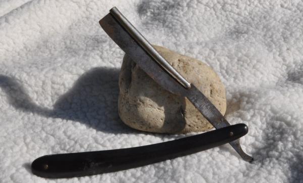 Razor Joh. Engstrom Eskilstuna Sweden 6" Black Hard Rubber Handles Used Rust Made After 1891