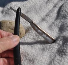 Razor Joh. Engstrom Eskilstuna Sweden 6" Black Hard Rubber Handles Used Rust Made After 1891