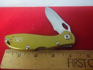 BUCK USA GOLD TONE CENTERLOCK APPROX4-14quot CLOSED PRE OWNED WELL KEPT WITH NICE EDGE