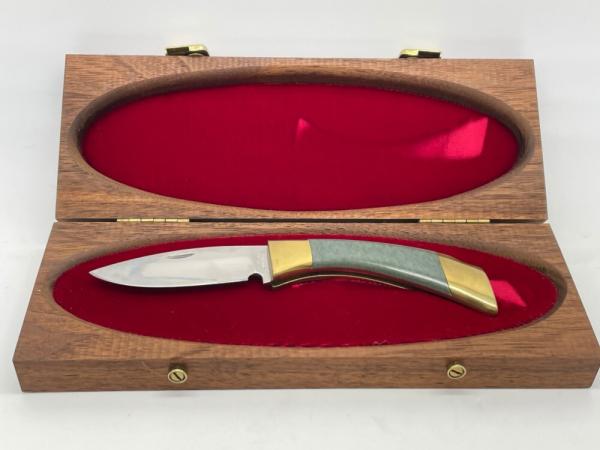1980s BROWNING USA Wyoming Jade South Pass Lockback (1/2000) w/ OMP Display Box 1980s BROWNING USA Wyoming Jade South Pass Lockback (1/2000) w/ OMP Display Box