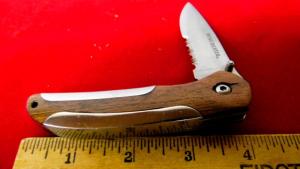 WINCHESTER 4quot PRE OWNED FOLDER WOOD SCALES WRAPPED IN METAL PART SERRATED - BELT CLIP WITH EDGE