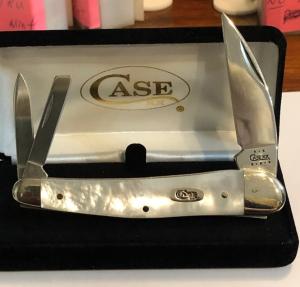 In plain Case clamshell and sleeve  Mother of Pearl Seahorse