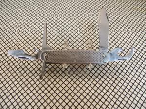 CAMILLUS 1994 VINTAGE USMC MILITARY ISSUE SURVIVAL MULTI-TOOL POCKET KNIFE IN LIGHTLY USED CONDITION