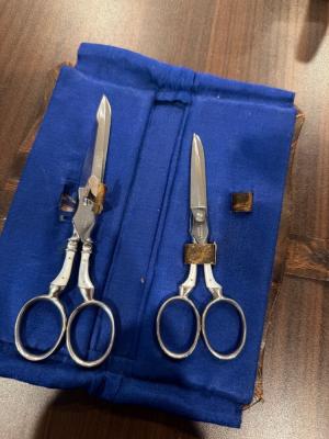 Fancy dagger type scissors