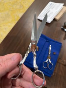 Fancy dagger type scissors