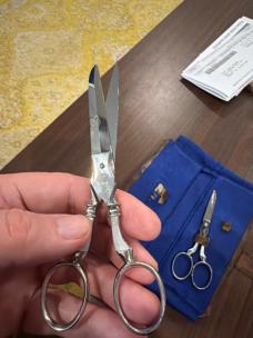 Fancy dagger type scissors