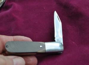 Queen 82 Aluminum Frame Barlow Saw Cut Delrin 3 12quot Closed Used Tight Very Loud Snap 