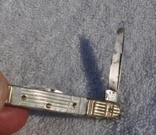 Ward Bros. Montgomery Ward 2 Blade Fancy Pearl 1880s Tight Loud Snap On Bothj 1/2 Stops 2 5/16ths 